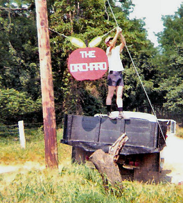 The first sign for The Thomas Family Orchard